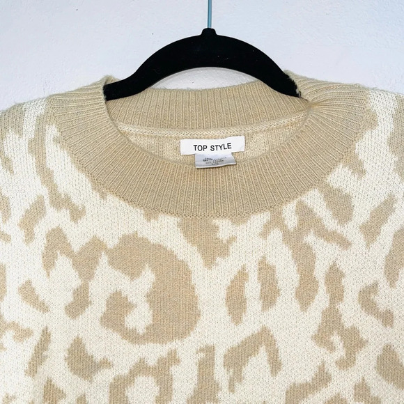 Top Style Boutique Cream Leopard Print Oversized Knit Sweater Large Women’s - Picture 2 of 10